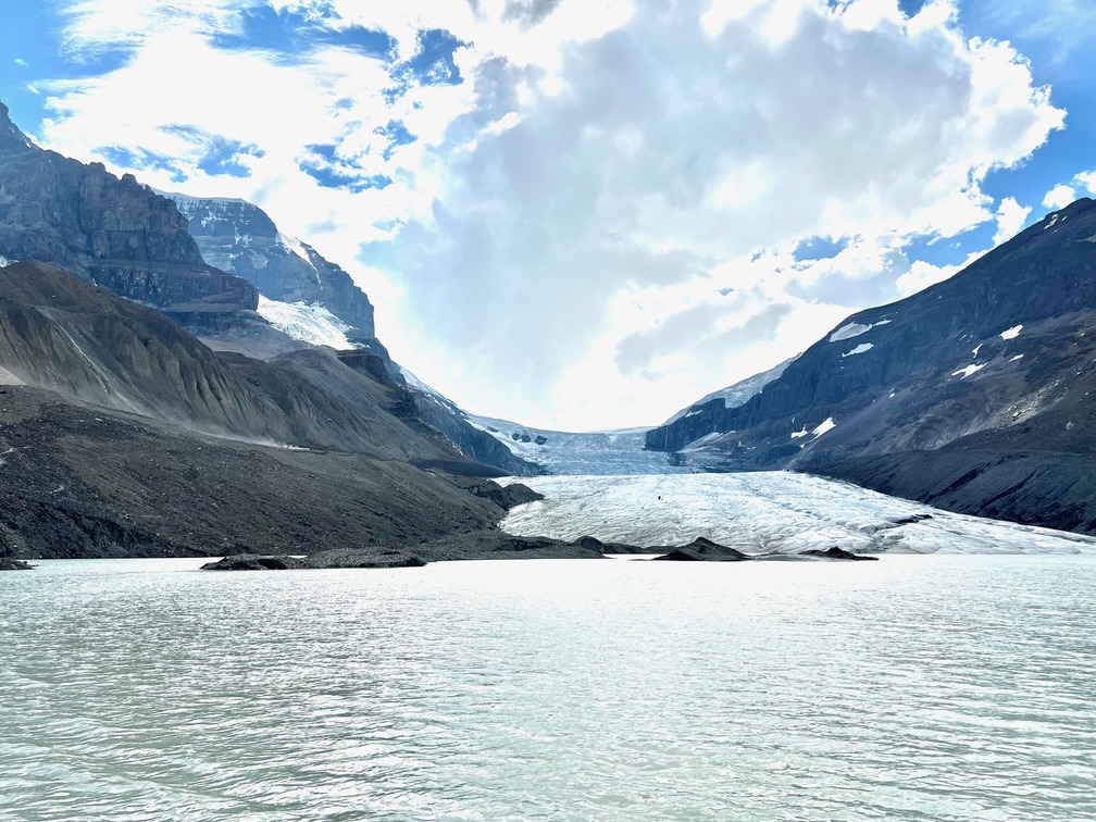 large 後退するアサバスカ氷河