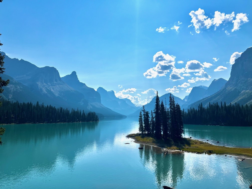 right 象徴的なスピリット島